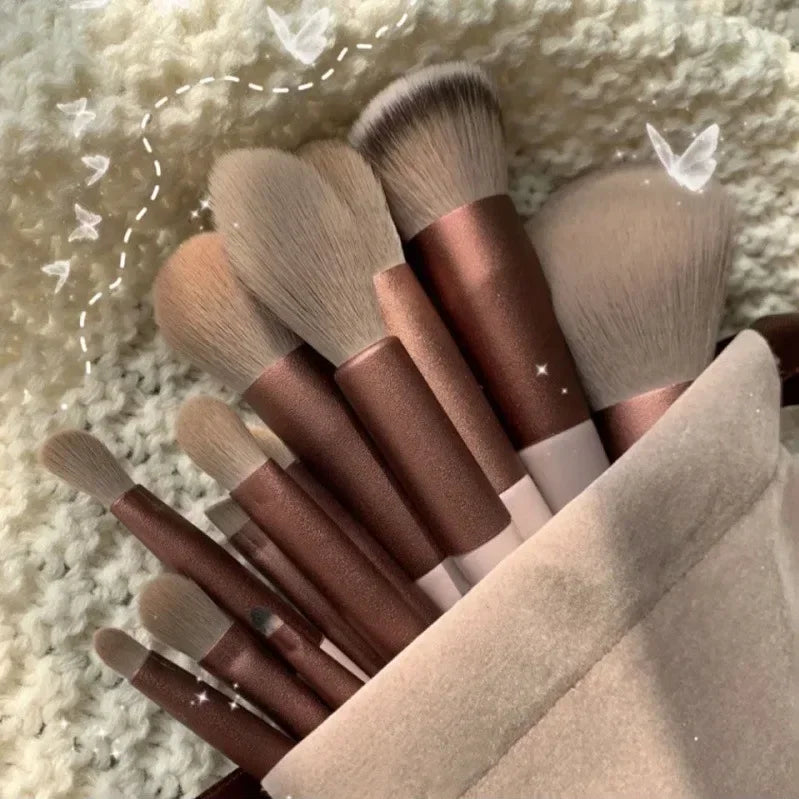 Set of professional makeup brushes with synthetic hair in various sizes, includes travel bag, from amzzon.store.