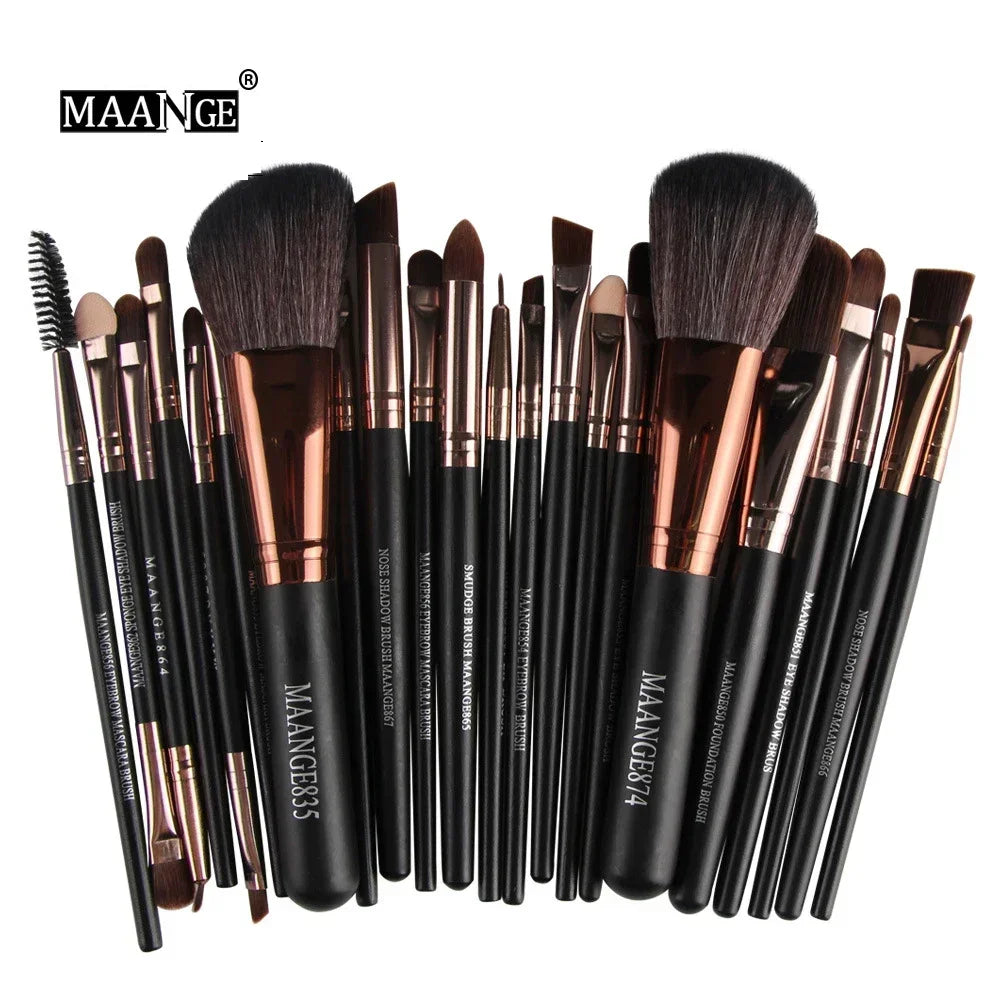Set of professional makeup brushes with synthetic hair in various sizes, including travel bag, from amzzon.store cosmetics tools kit